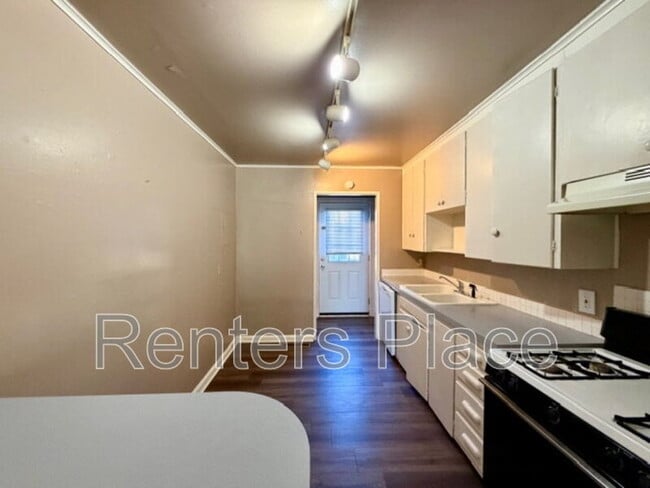 Foto del edificio - 957 E 37th Pl