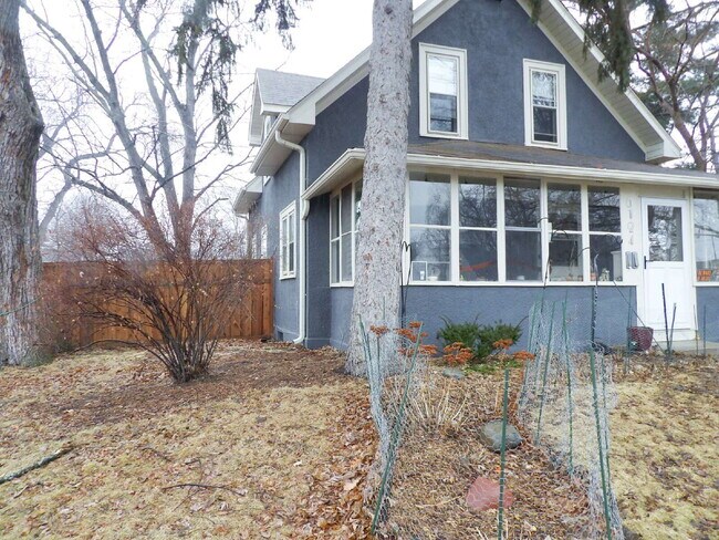 Building Photo - Pet-Friendly South Mpls 1BR | Fenced Yard | Available Immediately!