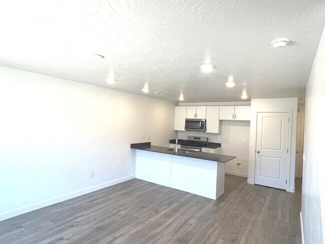 Nevera incluida. - 3303 E Elkhorn Ln