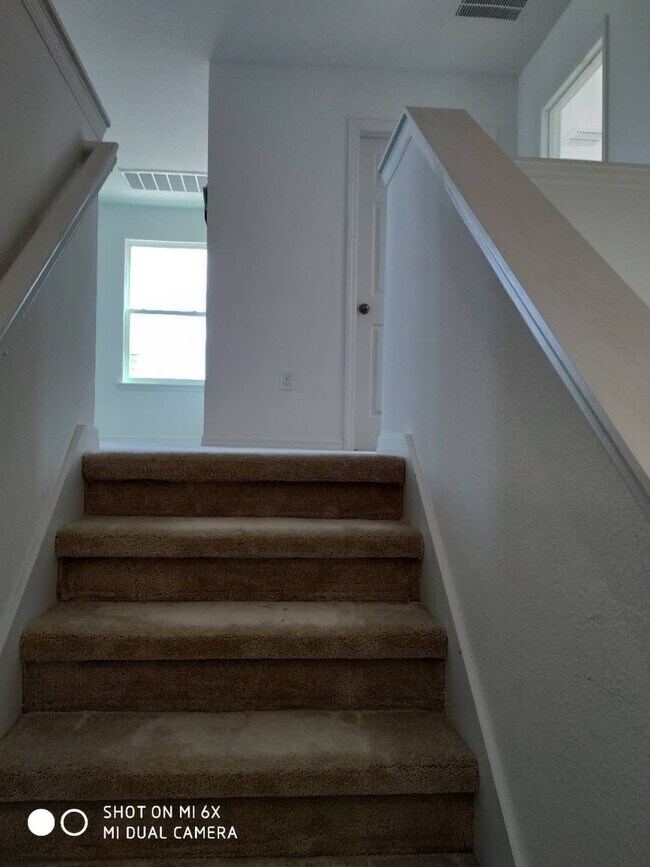 Foto del edificio - 4 bedroom 3.5 Bath House on Oakland Trails...