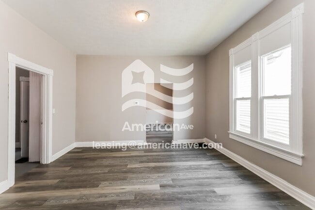 Building Photo - 603 E Oak St