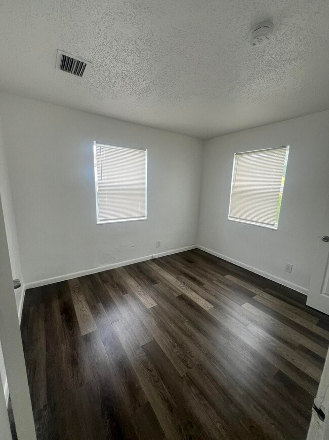 Building Photo - 1021 Henrietta Ave