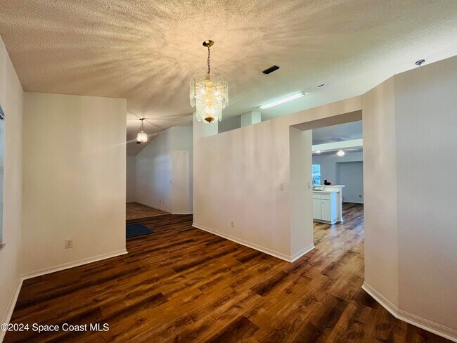 Building Photo - 2460 Wolf Creek Dr