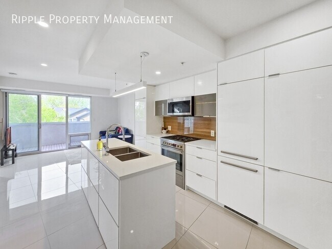 Building Photo - SOPHISTICATED 2-BED, 2-BATH CONDO | PRIME INGLEWOOD LOCATION | CENTRAL A/C & SECURE UNDERGROUND P...