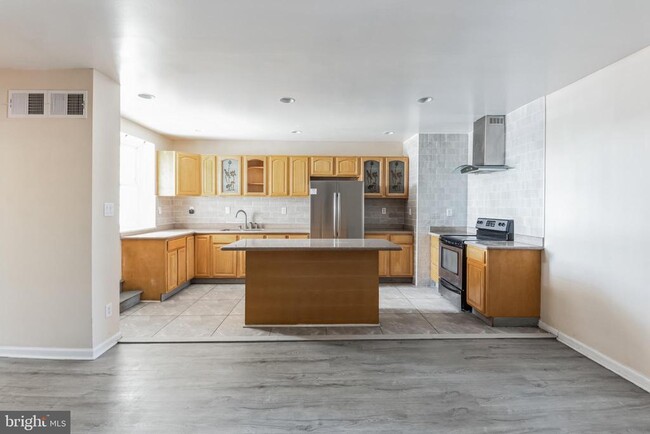 Building Photo - 7305 Frankford Ave
