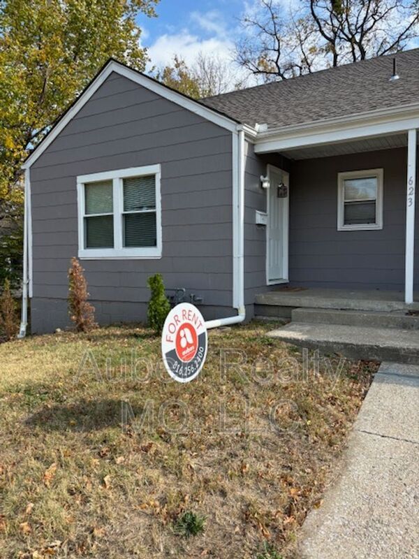 Primary Photo - 623 N Pleasant St
