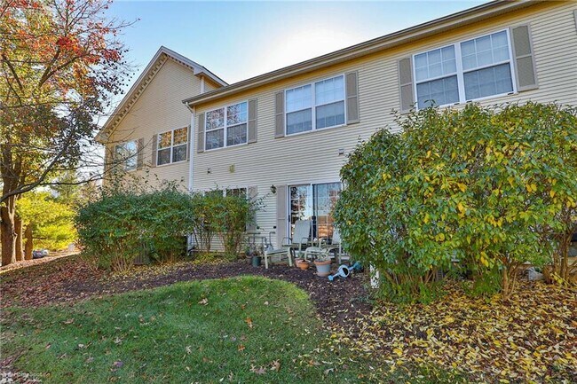 Building Photo - 1988 Mattis St