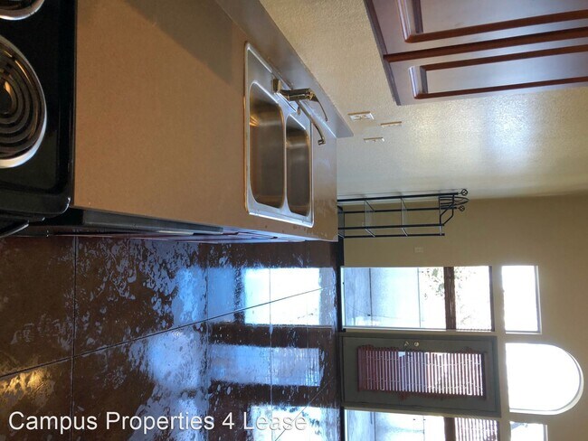 Building Photo - 706 S College Ave