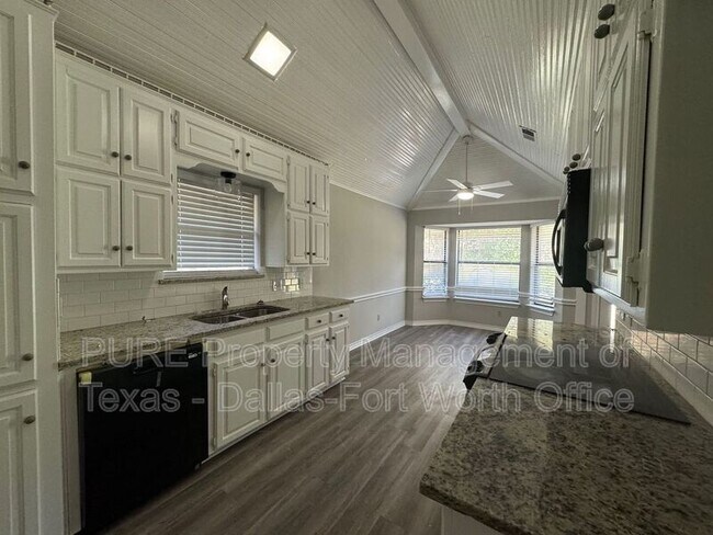 Building Photo - 7729 Red Oak St