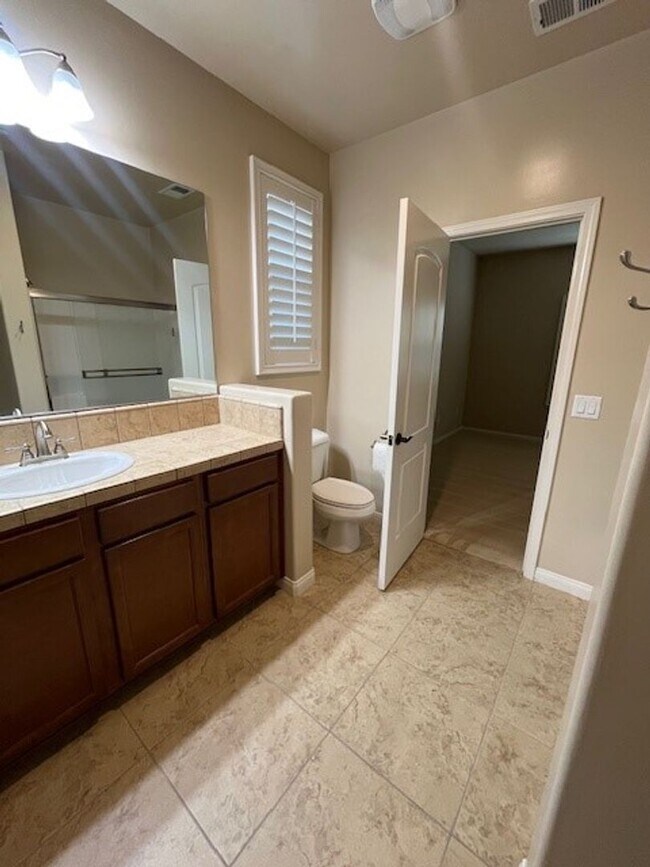 Foto del edificio - 121 Market Hill Way