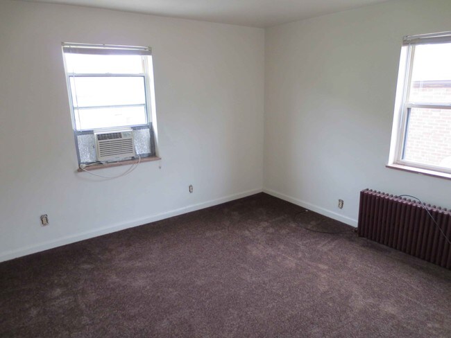 Building Photo - 7123 Eastlawn Dr