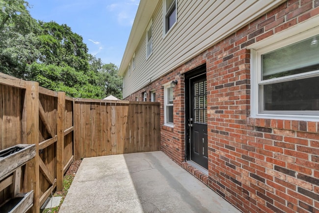 Building Photo - 775 Parkdale Dr