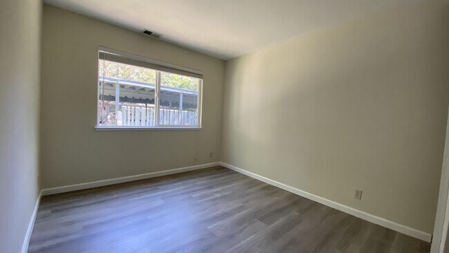 Building Photo - 81 Emery Bay Dr