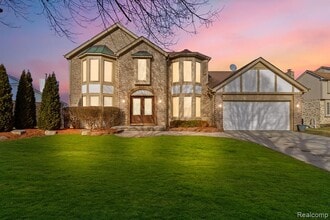 Building Photo - 37701 Fleetwood Dr