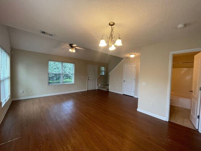Foto del edificio - PRE-LEASING FOR AUGUST 2025!  1/2 OFF SECU...