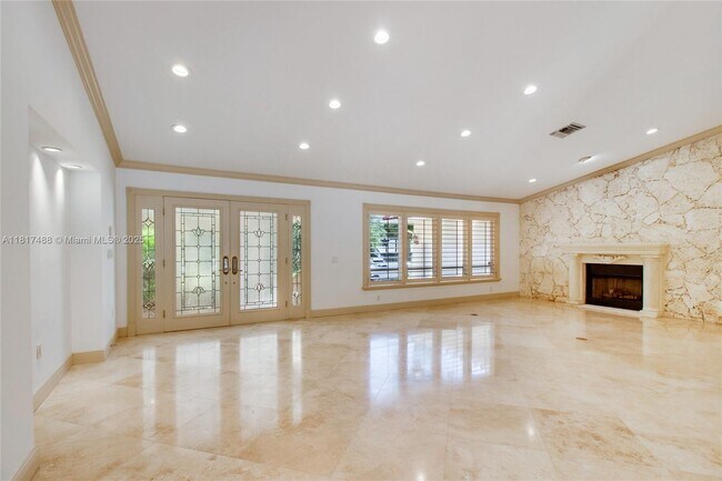 Building Photo - 236 Costanera Rd