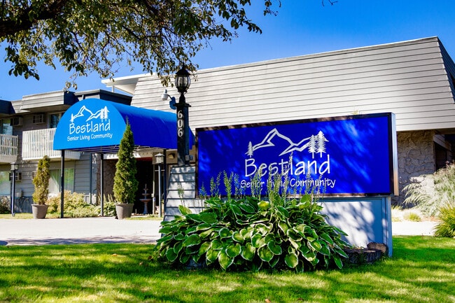 Entrada principal - Bestland Independent Living