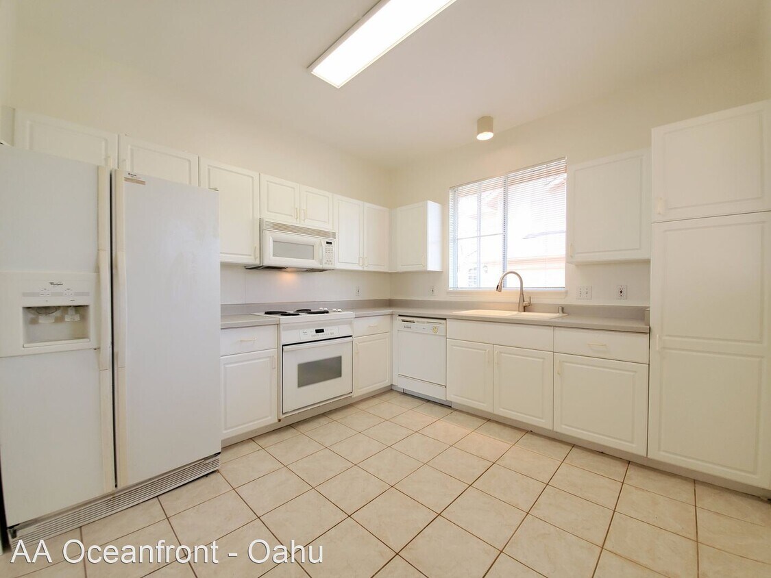 Primary Photo - 94-1032-1032 Maiau St