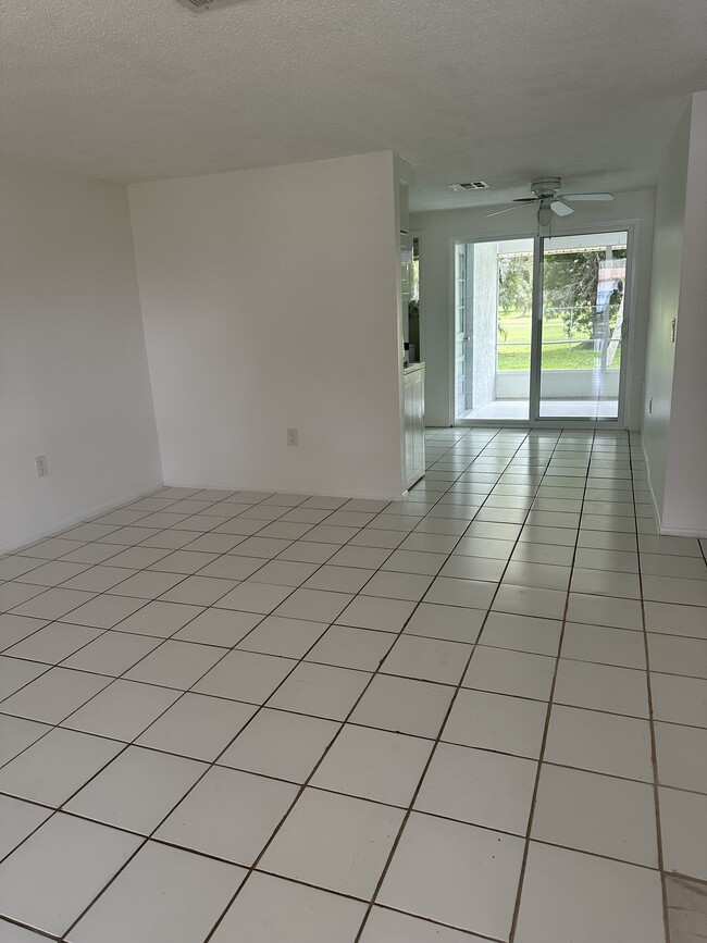 Building Photo - 191 Golf Club Ln