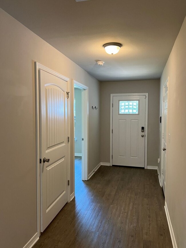 Building Photo - Great 3 bedroom off the Avalon Blvd