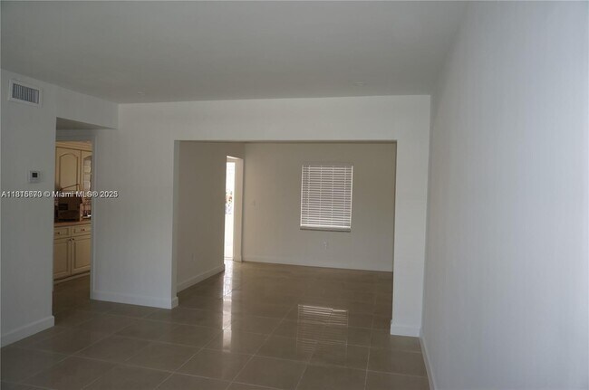 Building Photo - 300 SW 52nd Ave