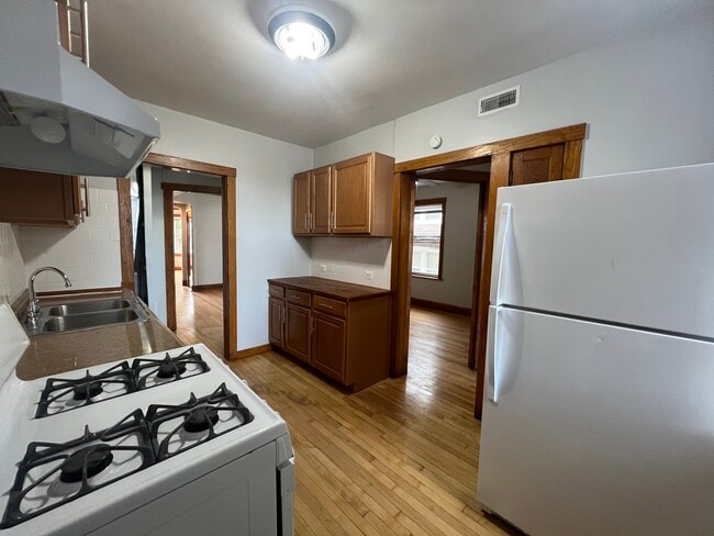 Building Photo - 3214 W 66th Pl