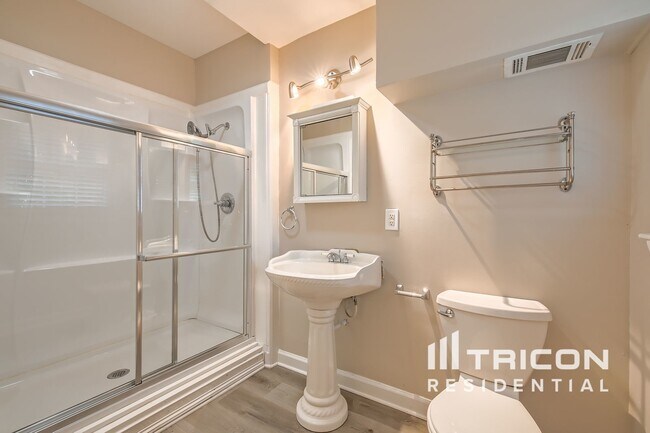 Building Photo - 3251 Deerwood Dr