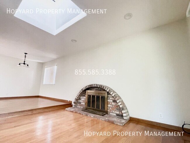 Foto del edificio - Fantastic Location in Union City! 4 Bedroo...