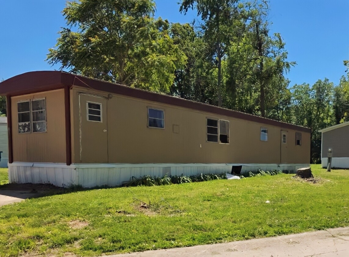 Building Photo - 81 Deerwood Park