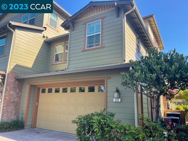 Building Photo - 233 El Paseo Cir