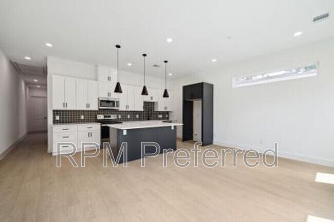 Foto del edificio - 4414 Elmwood St