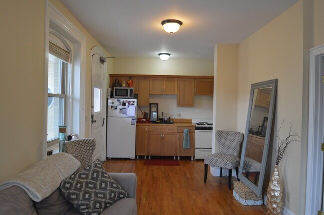 Building Photo - 207 Broadway