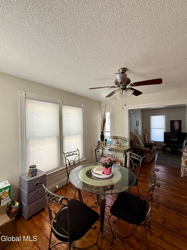 Foto del edificio - 120 Van Dam St