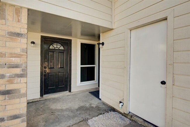 Building Photo - 10164 Inwood Hollow Ln