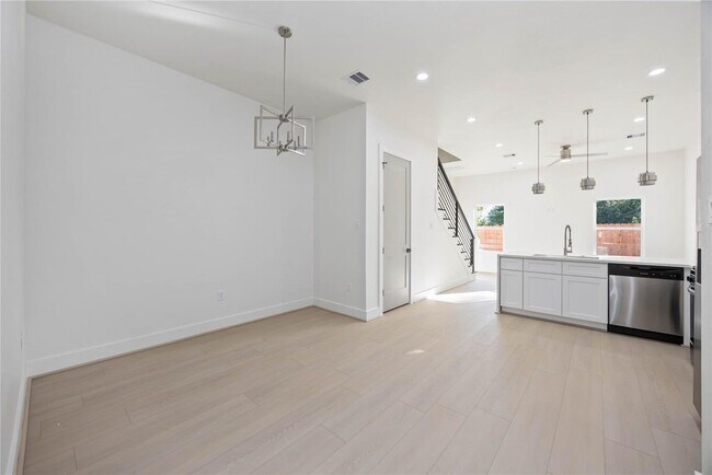 Foto del edificio - 5222 Gold St