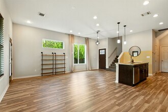 Building Photo - 5105 Ricky St