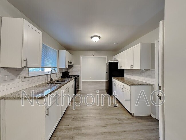 Building Photo - 3227 Hobart Dr NW