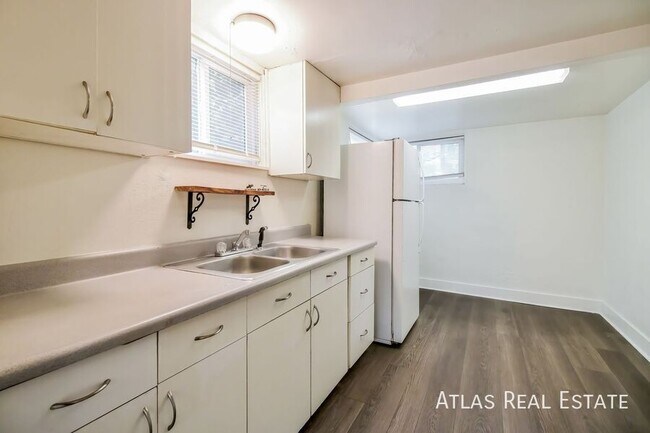 Foto del edificio - 1459 Roberta St