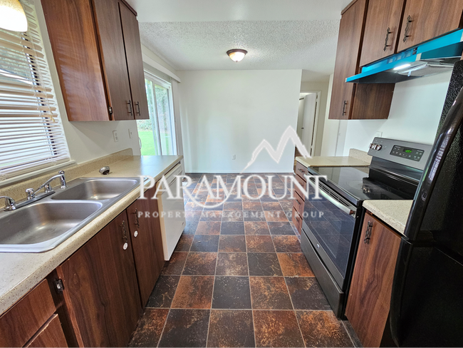 Building Photo - Tucked Away 3 Bedroom Duplex in Port Orchard