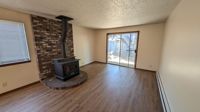 Foto del edificio - 2 bedroom 1 bath duplex
