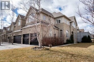 Building Photo - 2418 Wasaga Dr