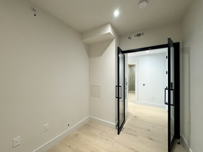 Building Photo - 1 Nevins Hill Way