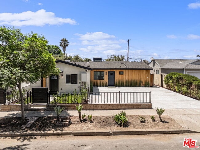 Building Photo - 7933 Zelzah Ave