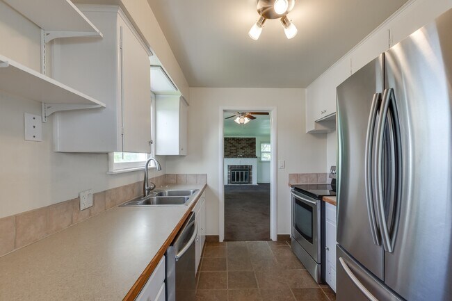 Foto del edificio - Shadle Park 3 Bedroom 2 Bath Home near Gar...