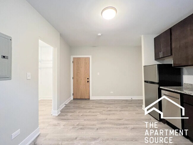 Building Photo - 429.5 W Belden Ave