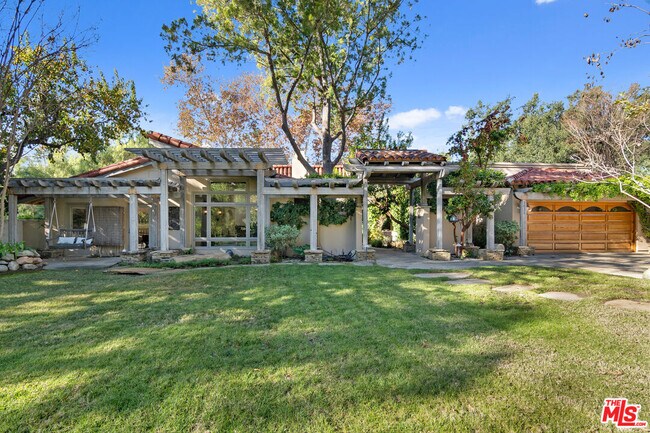 Building Photo - 3033 Turtle Creek Rd