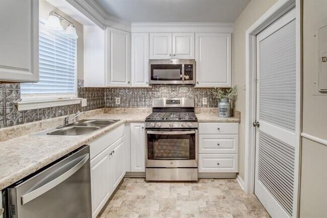 Foto del edificio - 1657 Cedar Bluff Way