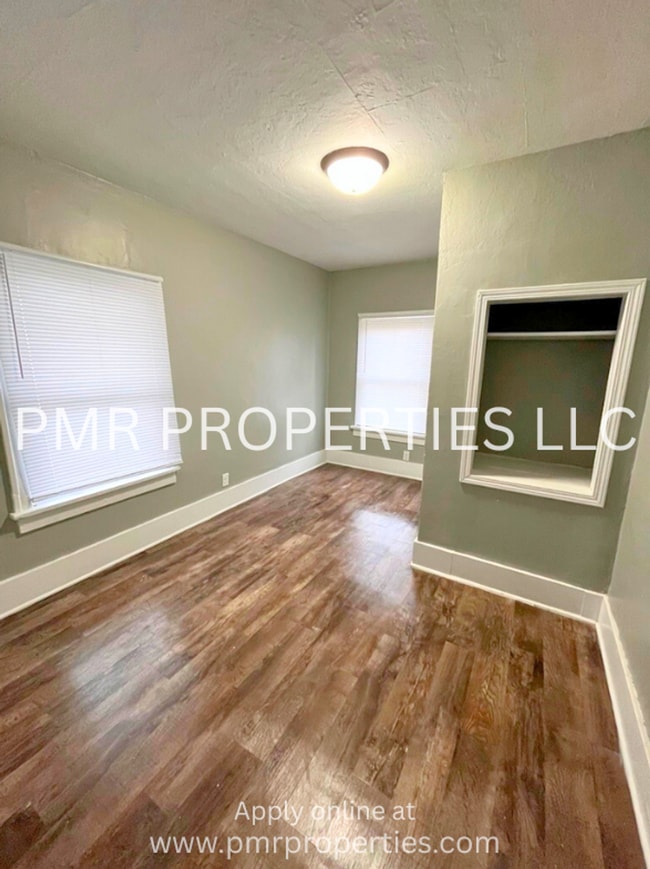 Building Photo - 2 Bedrooms / 1 Bathroom House