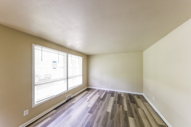 Foto del edificio - 7708 Saxon Dr SW