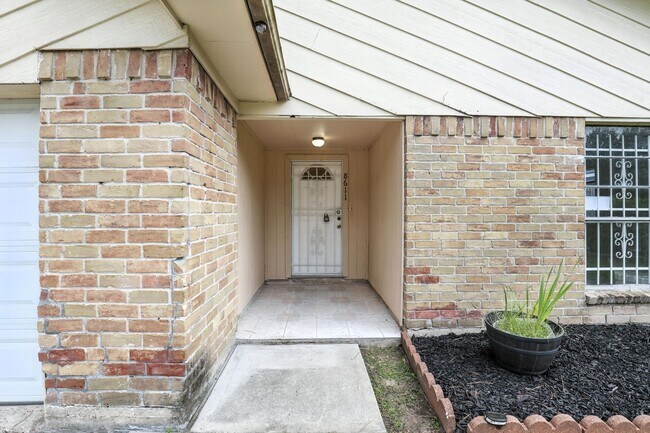 Foto del edificio - 8611 Valley Ledge Dr